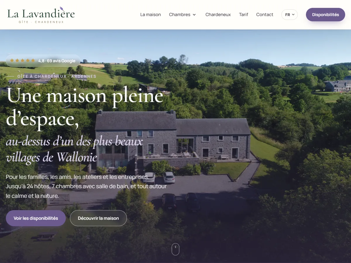 Franstalige homepage van La Lavandière met de titel Une maison pleine d’espace