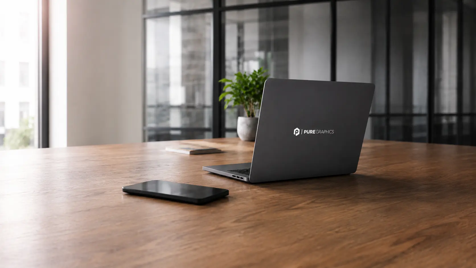 PureGraphics-laptop en smartphone in een moderne werkruimte